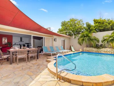 Large Villa w/Private Pool! Great Location + FREE Utilities