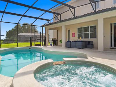 VILLA w/ Private Pool, In-Home Gym, Movie Theater, Game Room + BBQ! *Sleeps 27*